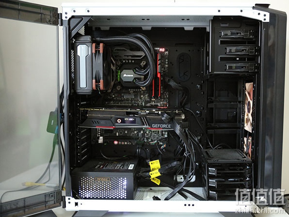 七彩虹iGame GTX1080Ti Vulcan X OC 显卡评