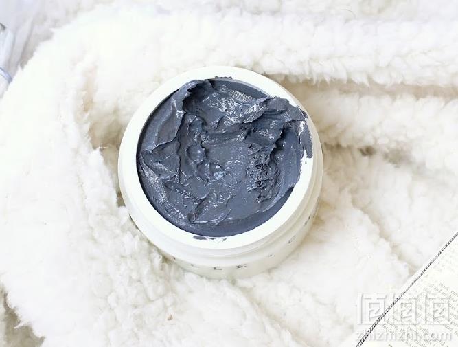 Chantecaille 香缇卡 全线82折，国内折后￥955 深层净化调理黑泥面膜50ml £61.5免费直邮到手540元