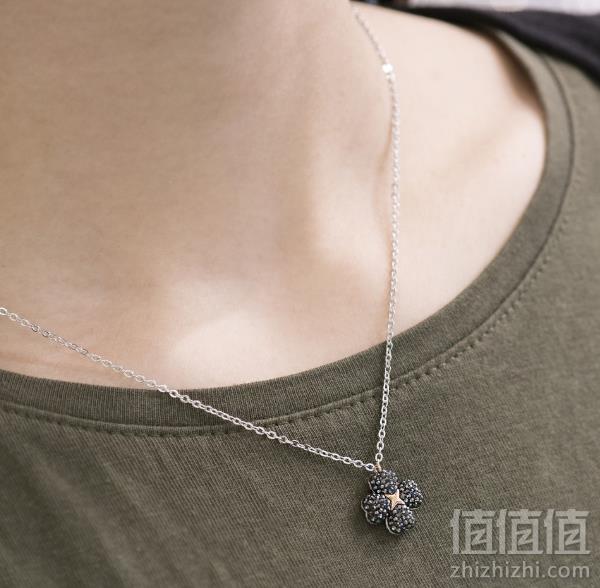 Swarovski 施华洛世奇 LATISHA FLOWER 黑白双面设计花朵项链 5368980新低519元包邮包税（双重优惠）