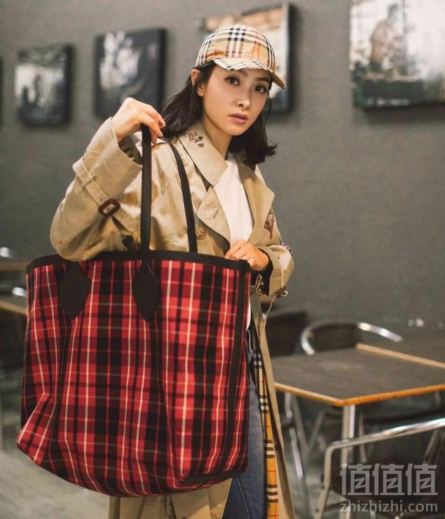 意大利产，国内￥15200 Burberry 女士格纹双面两用吉安特包 特大号 4折免费直邮包税到手新低6800元