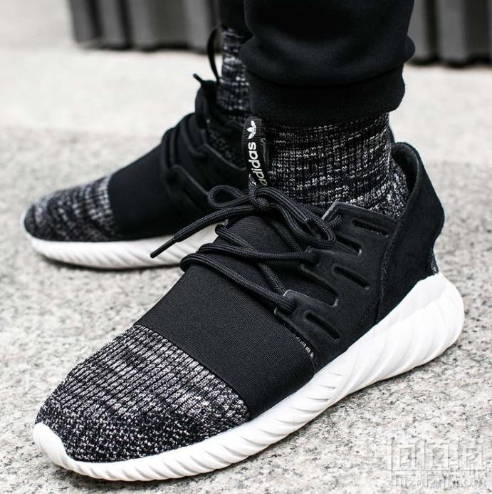0点开始，国内￥1499 adidas 阿迪达斯 TUBULAR DOOM PK 男女款小椰子袜套高帮运动鞋 BY3550新低399.5元包邮（需领券）