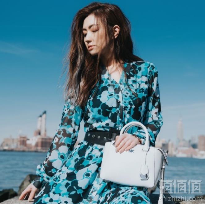 Selina海报款，官网￥4200 Michael Kors 女士Nolita迷你手提单肩包*2个 ￥1799包邮新低899.5元/个包邮包税（需领券）