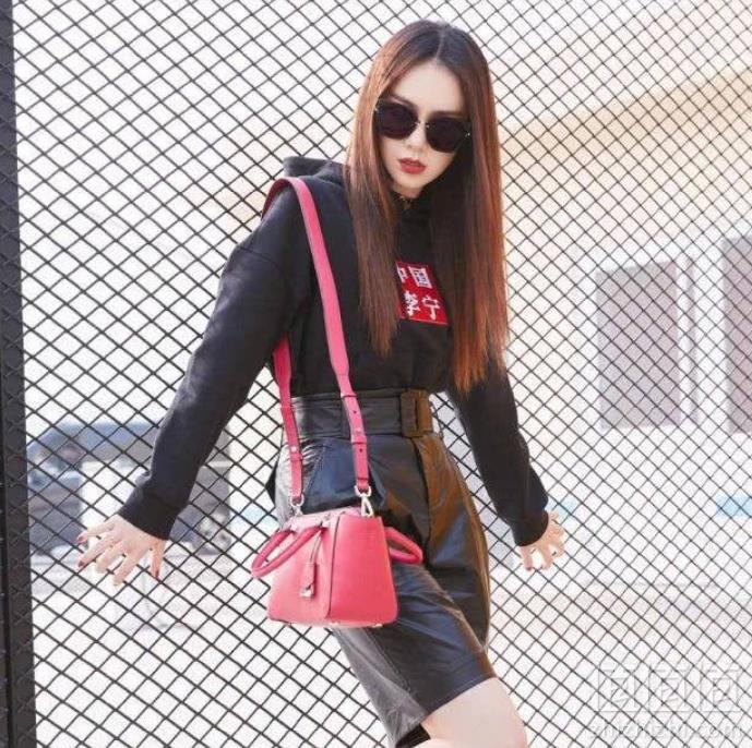 Selina海报款，官网￥4200 Michael Kors 女士Nolita迷你手提单肩包*2个 ￥1799包邮新低899.5元/个包邮包税（需领券）