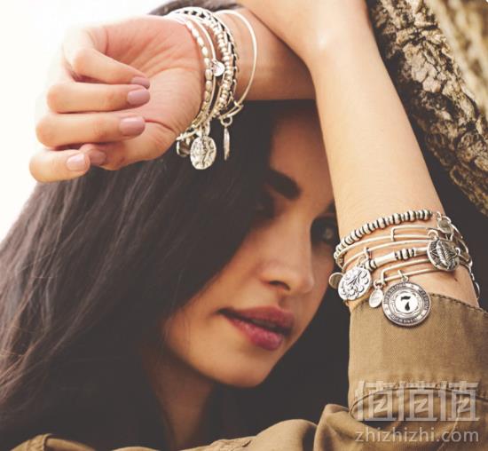 Alex and Ani Because I Love You 花朵浮雕吊坠手镯129元包邮包税