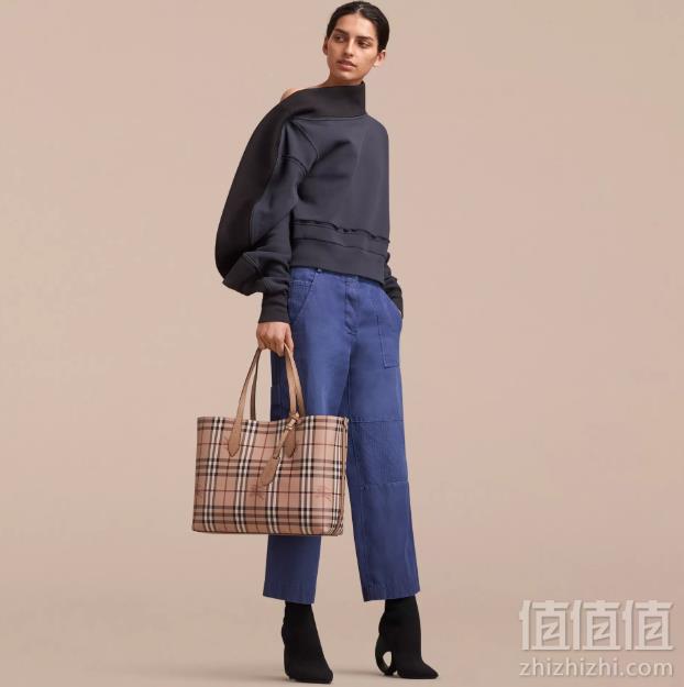 意大利产，Burberry 女士Lavenby中号战马格纹双面两用牛皮托特包 两色6099元包邮（需满减）