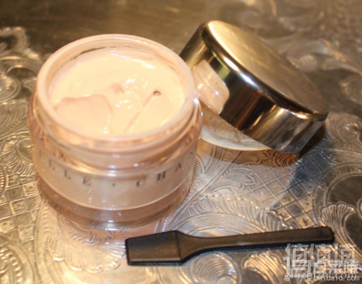 Chantecaille 香缇卡 全线82折，明星产品 Chantecaille 香缇卡 未来肌肤粉底液 色号全 £51.66免费直邮到手452元