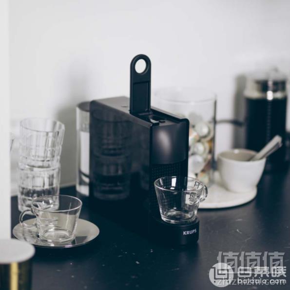 镇店之宝，Nespresso 奈斯派索 Essenza Mini 胶囊咖啡机+奶泡机 带14个胶囊咖啡 Prime会员免费直邮含税到手768.89元