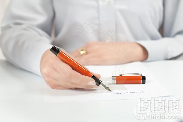 Parker 派克 Duofold Centennial 世纪名望玛瑙红白夹钢笔（大豆腐） M尖 Prime会员免费直邮含税到手新低1938元（天猫旗舰店7840元）