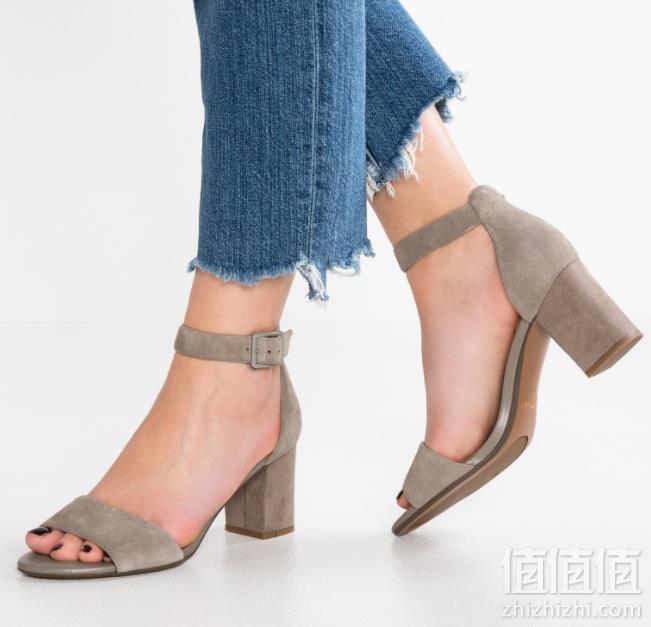 限尺码，Clarks 其乐 deva MAE女士真皮一字带凉鞋  Prime会员免费直邮到手新低365.14元
