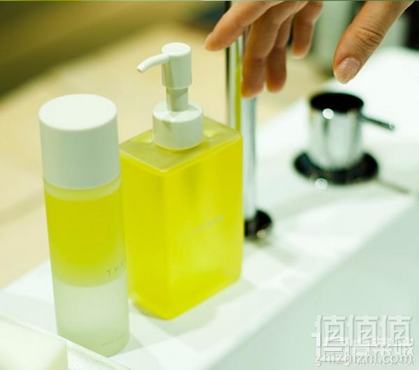 <span>白菜！</span>Cosme大赏获奖产品 日本 THREE 纯植物卸妆油 200ml，新低139.05元包邮