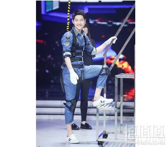 <span>白菜！</span>法国潮牌 VEJA 真皮休闲小白鞋 多色新低239元包邮