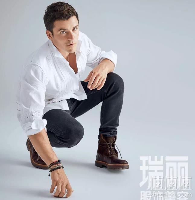 限UK6.5码，超多男星同款 Clarks 其乐 Trace Dusk 男士拼皮中筒系带短靴 Prime会员免费直邮含税到手422元