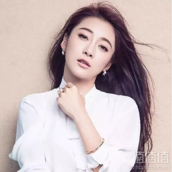 李沁、颖儿同款，英国 Glam Ever 魅力星月系列 不对称镀金星月珍珠耳钉75元包邮（需领券）