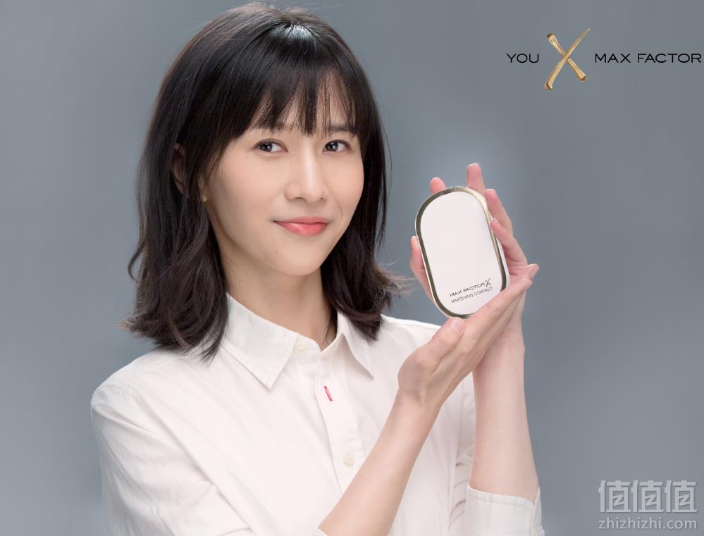 Max Factor 蜜丝佛陀 闪耀小白盒莹亮臻白粉饼99元包邮（需领券）