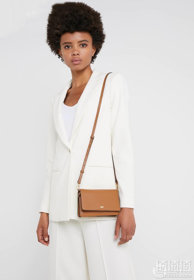 MICHAEL KORS 迈克·科尔斯 Phone Crossbody MK 牛皮单肩斜挎包659元包邮包税（双重优惠）