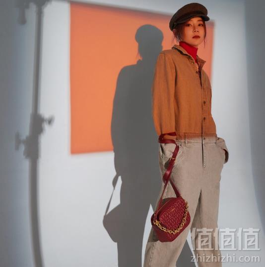 1561875534336326.png FURLA 芙拉 COMETA 2019新款 单肩斜挎包免费直邮到手1272.8元(国内2338元)