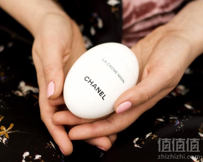 CHANEL 香奈儿 LA CRÈME MAIN 鹅卵石护手霜50ml €47.2凑单直邮到手367元