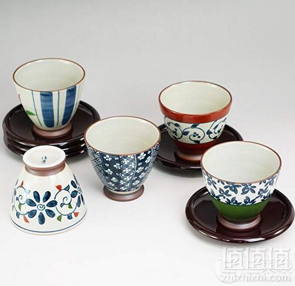 23点开始，西海陶器 日本产 染锦配色 仙茶茶杯套装 附茶托秒杀价167.06元