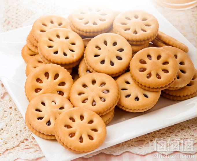 嘉士利 果乐果香夹心饼干 独立包装 综合家庭大礼包 1500克37.8元包邮（需用券）
