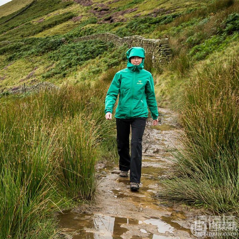 2色多码，Arc'teryx 始祖鸟 Zeta LT 女士防水冲锋衣 新低4.49（需用码）到手1350元（天猫旗舰店5000元）