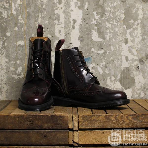 1573318696965550.jpg 码全新低,Dr. Martens 马丁大夫 Delphine Red Arcadia 6孔布洛克雕花侧拉链马丁靴新低538.39元