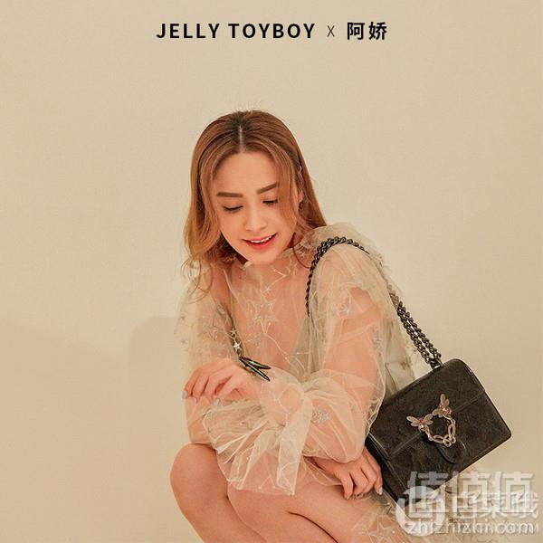 阿娇同款，香港潮牌 Jellytoyboy 蜜蜂扣信封包 JTB19110119011 4色新低159元包邮（双重优惠）