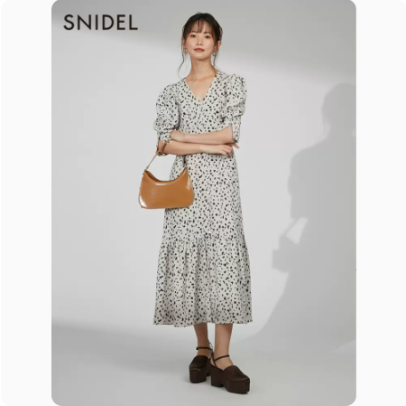 SNIDEL 泡泡袖蝴蝶结印花收腰连衣裙 SWFO224077525.35元（天猫旗舰店折后948元）