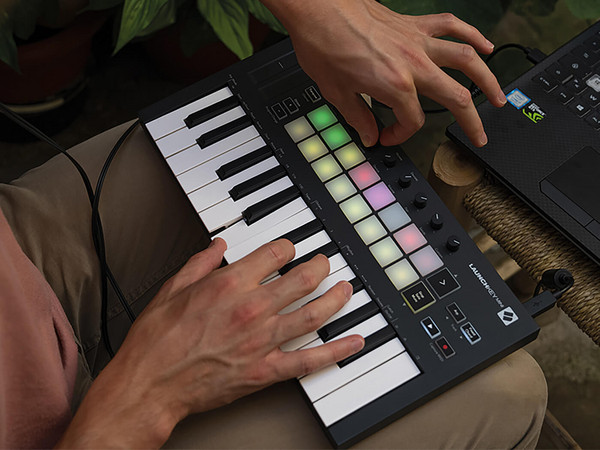 Novation 诺维逊 Launchkey 25 [MK3] 第三代MIDI编曲键盘 25键新低979元