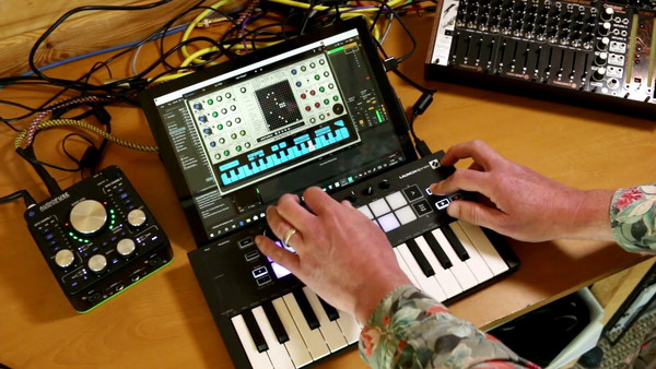 Novation 诺维逊 Launchkey 25 [MK3] 第三代MIDI编曲键盘 25键新低979元
