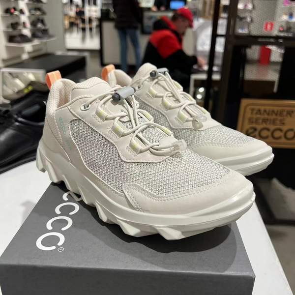 ECCO 爱步 驱动系列 女士干爽透气舒适低帮休闲鞋 820263430.55元（天猫折后1440元）