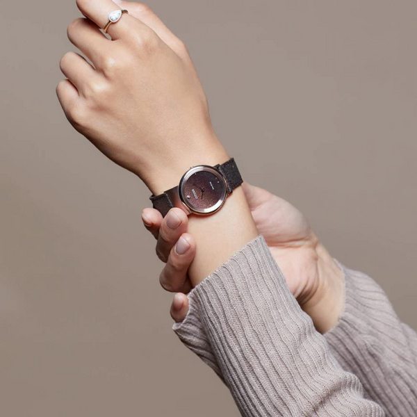 Citizen 西铁城 L系列 女士舒博钛光动能手表EG7072-19X1127.6元