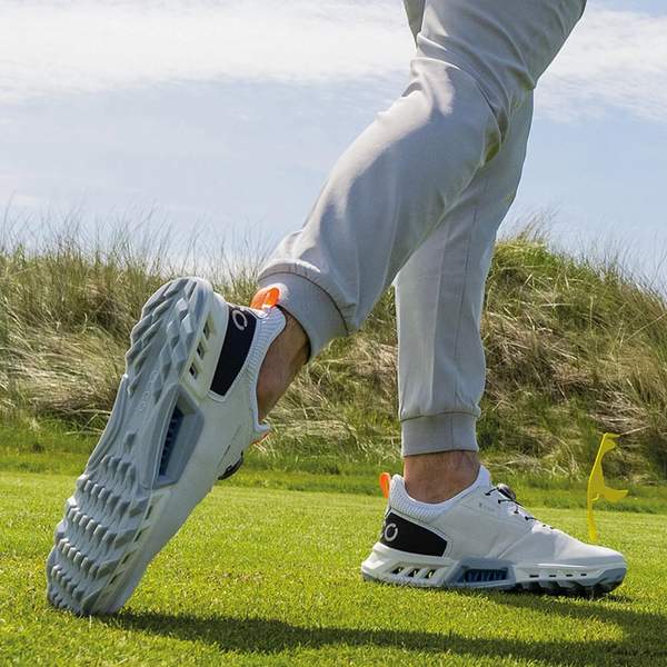 Ecco 爱步 Golf Biom C4高尔夫健步系列 男士Gore-Tex®防水高尔夫运动鞋1304241183元（天猫旗舰店3399元）