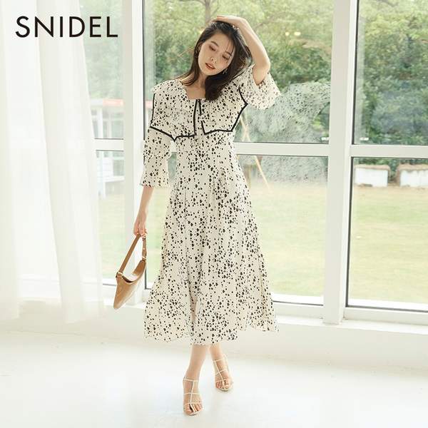 SNIDEL 荷叶边碎花喇叭袖连衣裙 SWFO224095 3色560.39元（天猫旗舰店1150元）