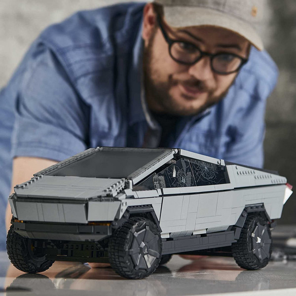 <span>3283个颗粒！</span>Mega 美高 Tesla Cybertruck 特斯拉纯电动皮卡积木套装GWW84新低938.24元