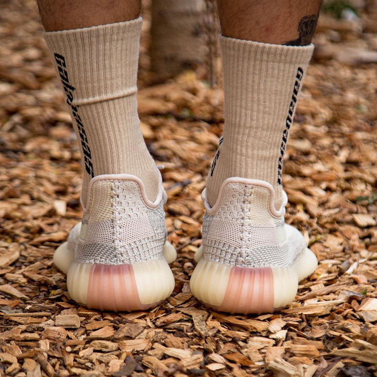 阿迪达斯 YEEZY BOOST 350 V2 男女运动鞋 图9