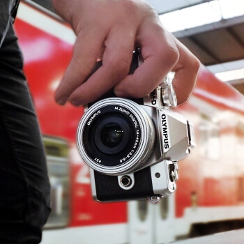 OLYMPUS 奥林巴斯 E-M10 MarkIII 微单相机 套机（14-42mm+40-150mm） 图3