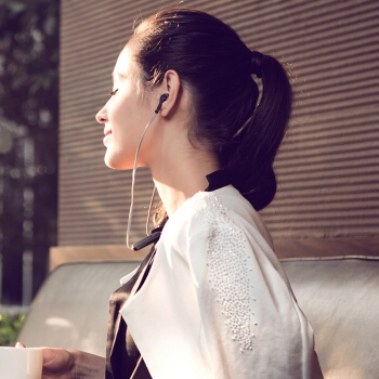 JBL TUNE205BT 蓝牙运动耳机 曜石黑 图3