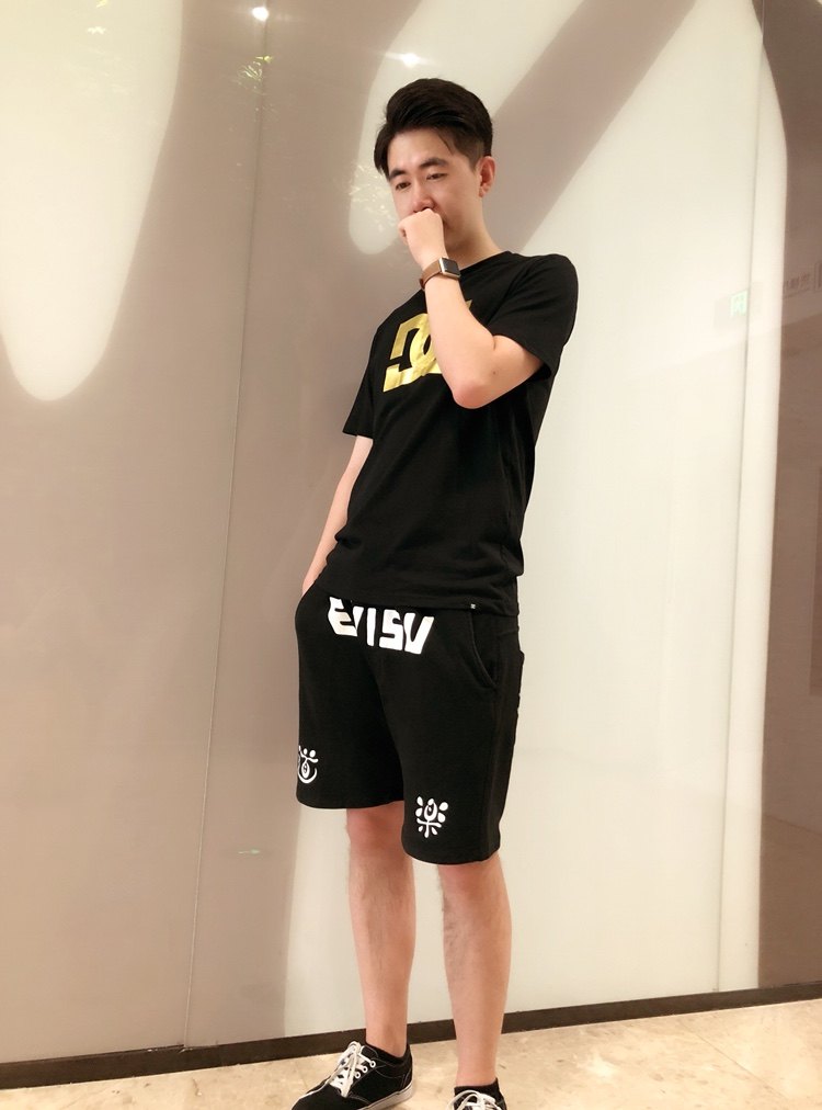 帅炸了 美国潮牌 DC 经典款 男女 圆领T恤 烫金Logo 图2