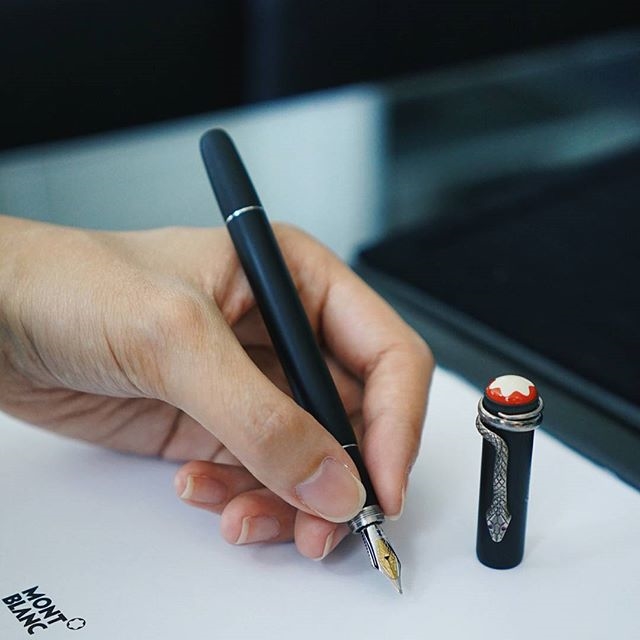 MONT BLANC 万宝龙 Heritage 传承系列 Rouge Et Noir 红与黑 114722 钢笔 图3