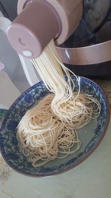 九阳 W601V 全自动面条机 自动配比面水 可做6种面条 图3