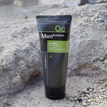 Mentholatum 曼秀雷敦 男士去黑头火山泥洁面乳100g *9件 图5
