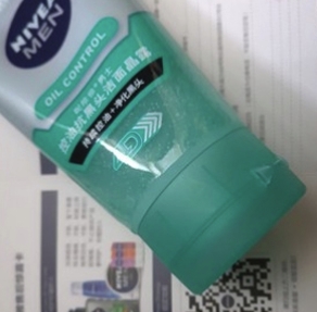NIVEA 妮维雅 男士控油抗黑头洁面晶露 100g 图4