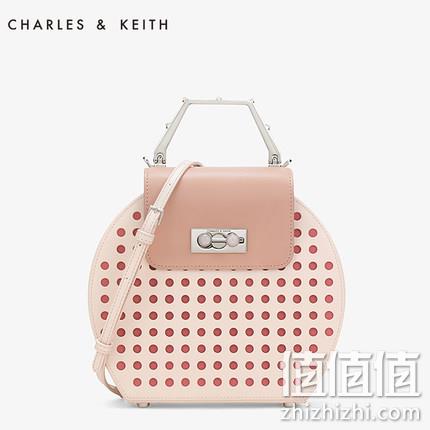  CHARLES＆KEITH 立体金属柄饰斜挎包