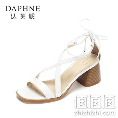  达芙妮圆漾 夏时尚木纹粗跟露趾交叉绑带女凉鞋-