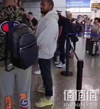 adidas 阿迪达斯 YEEZY BOOST 350 V2 黄斑马男士椰子跑鞋 220美元约¥1519（天猫国际6999元） 值值值-买手聚集的地方