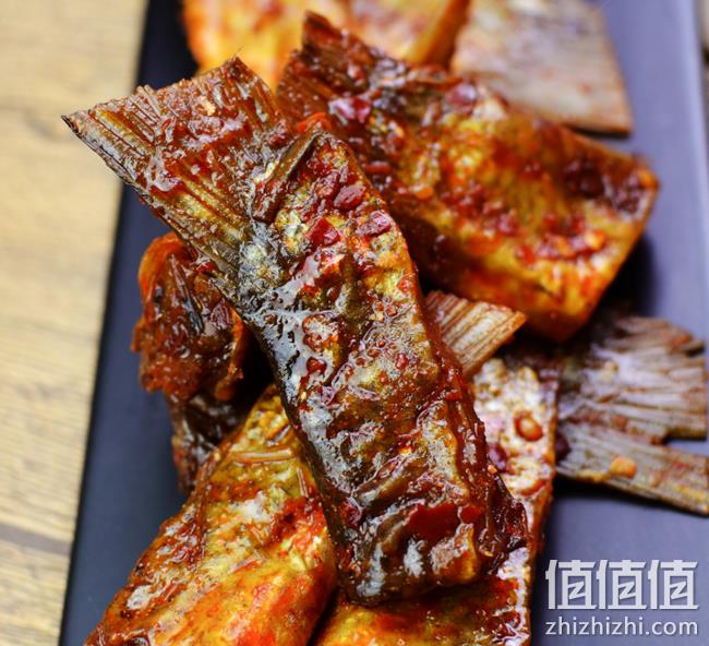 盐津铺子 香辣鱼尾巴 200g *4件 53.6元（合13.4元/件） 值值值-买手聚集的地方