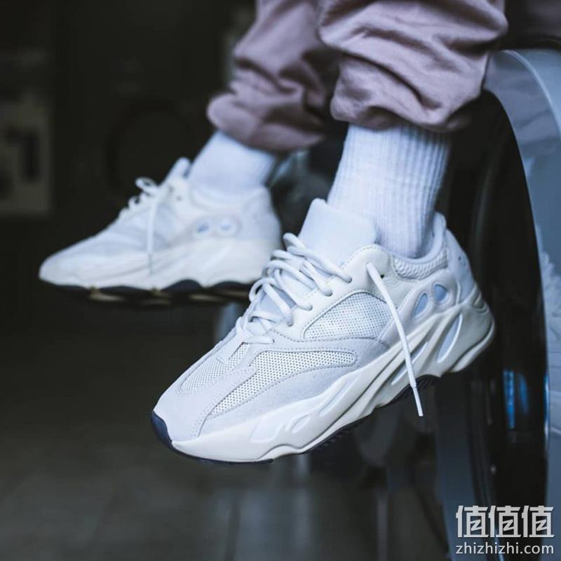 坎爷同款,内置Boost,18年最强椰子:阿迪达斯 YEEZY 700复古老爹鞋 901元到手 值值值-买手聚集的地方
