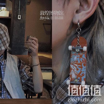 敦煌博物馆 X 王一博同款 伎乐天/极乐系列 文创手指滑板钥匙扣 26.55元包邮 值值值-买手聚集的地方