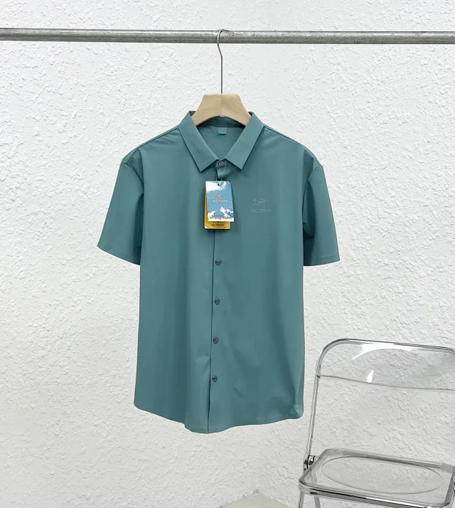 双层双纱冰丝面料、反光logo：始祖鸟 冰丝无痕压胶休闲短袖衬衫 团购价199元（京东旗舰店1200-2000元) 值值值-买手聚集的地方