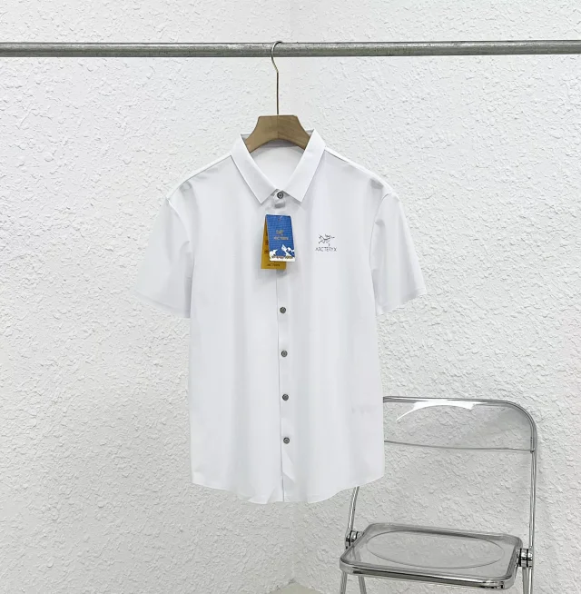 双层双纱冰丝面料、反光logo：始祖鸟 冰丝无痕压胶休闲短袖衬衫 团购价199元（京东旗舰店1200-2000元) 值值值-买手聚集的地方